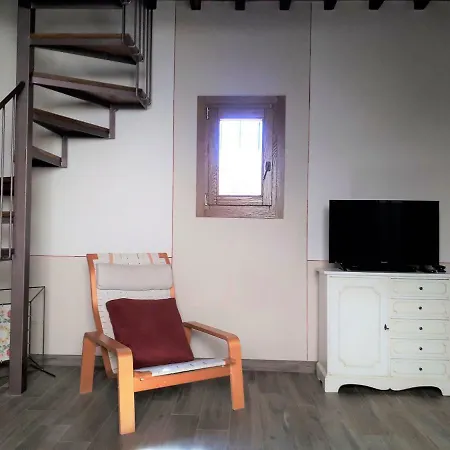 Apartment Indipendente Di 70 Mq Con Piscina Ad Uso Esclusivo , Aria Condizionata , 2 Bagni , Living ,ampia Cucina , Lavanderia , Terrazza ,giardini , Parcheggio Privato Immerso Nelle Colline Toscane Facente Parte Di Dimora Storica Toscana Di Fine